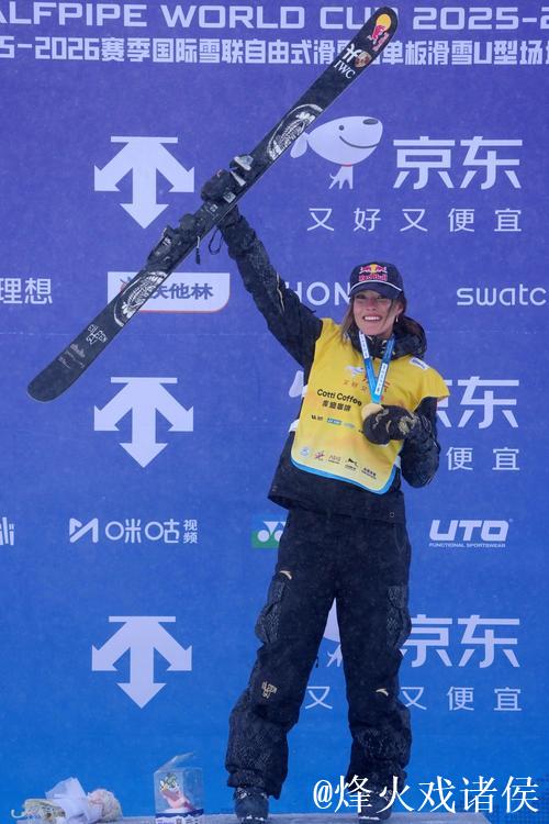 谷爱凌云顶站U型场地世界杯逆袭夺冠：自信源自刻苦训练