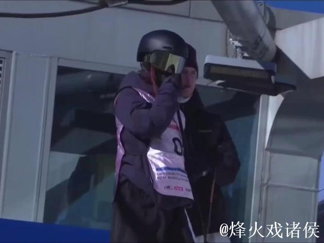 北京滑雪大跳台世界杯：刘梦婷与韩林杉晋级决赛